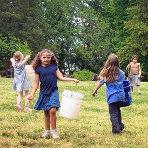 earth day students carrying mulch
