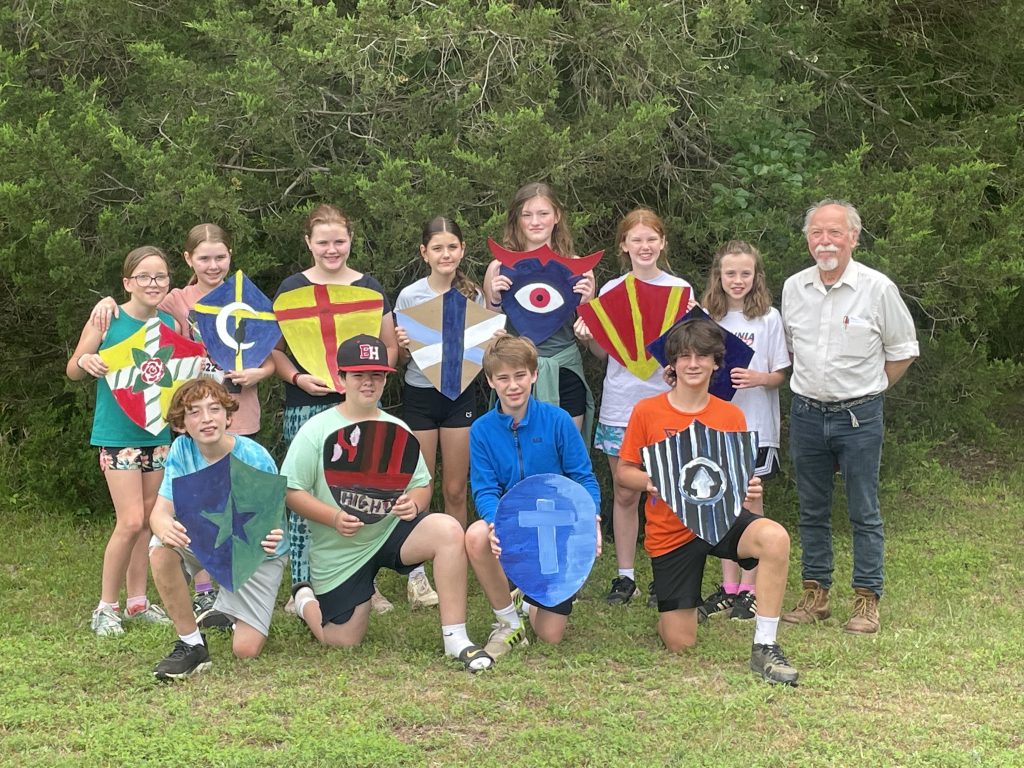 group photo of the Charlottesville Waldorf School (CWS) class of 2026 in 6th grade at their Medieval Games