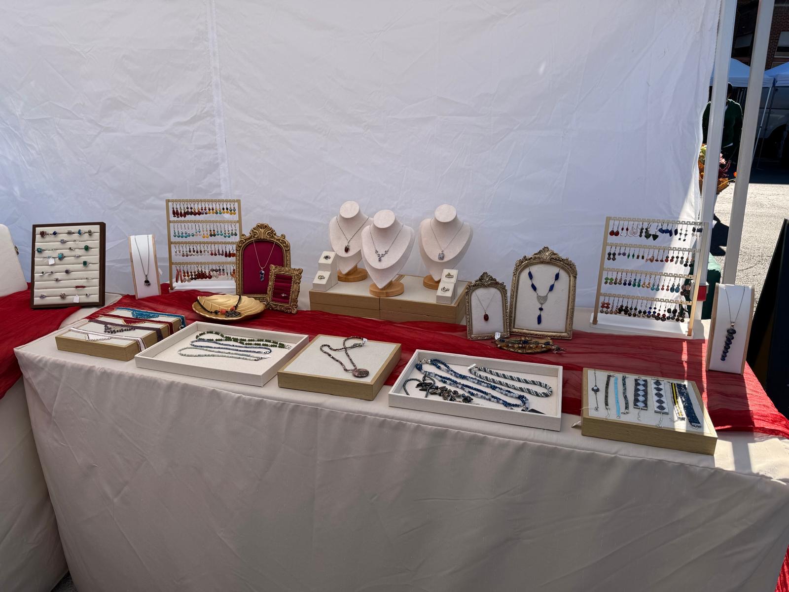 Read more about the article Arzan Handmade Jewelry